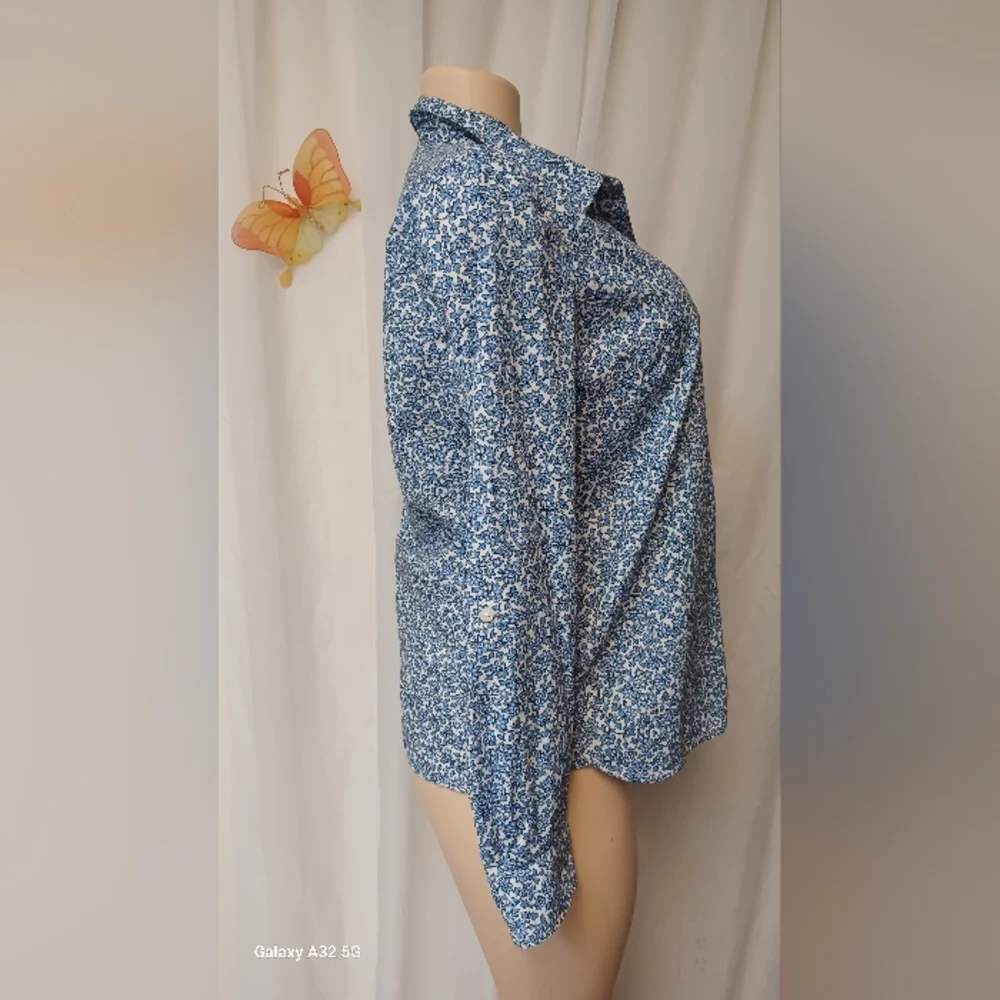 TOMMY HILFIGER SIZE M. Blue Floral wome.'s Shirt - Picture 6 of 12